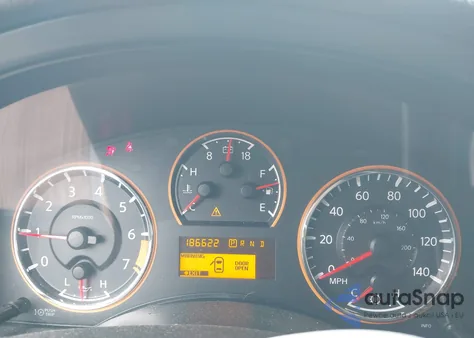 2010 Nissan Armada Platinum z USA, uszkodzony, nr VIN 5N1BA0NF5AN618241